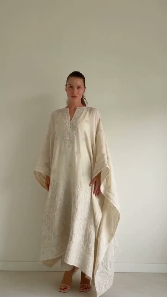 Kaftan video closing frame
