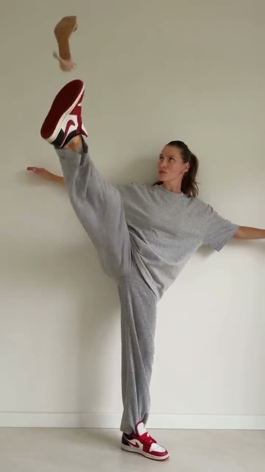Kaftan video at two seconds
